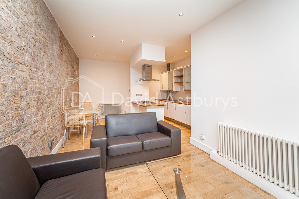 Flat Nathaniel Close in Greater London