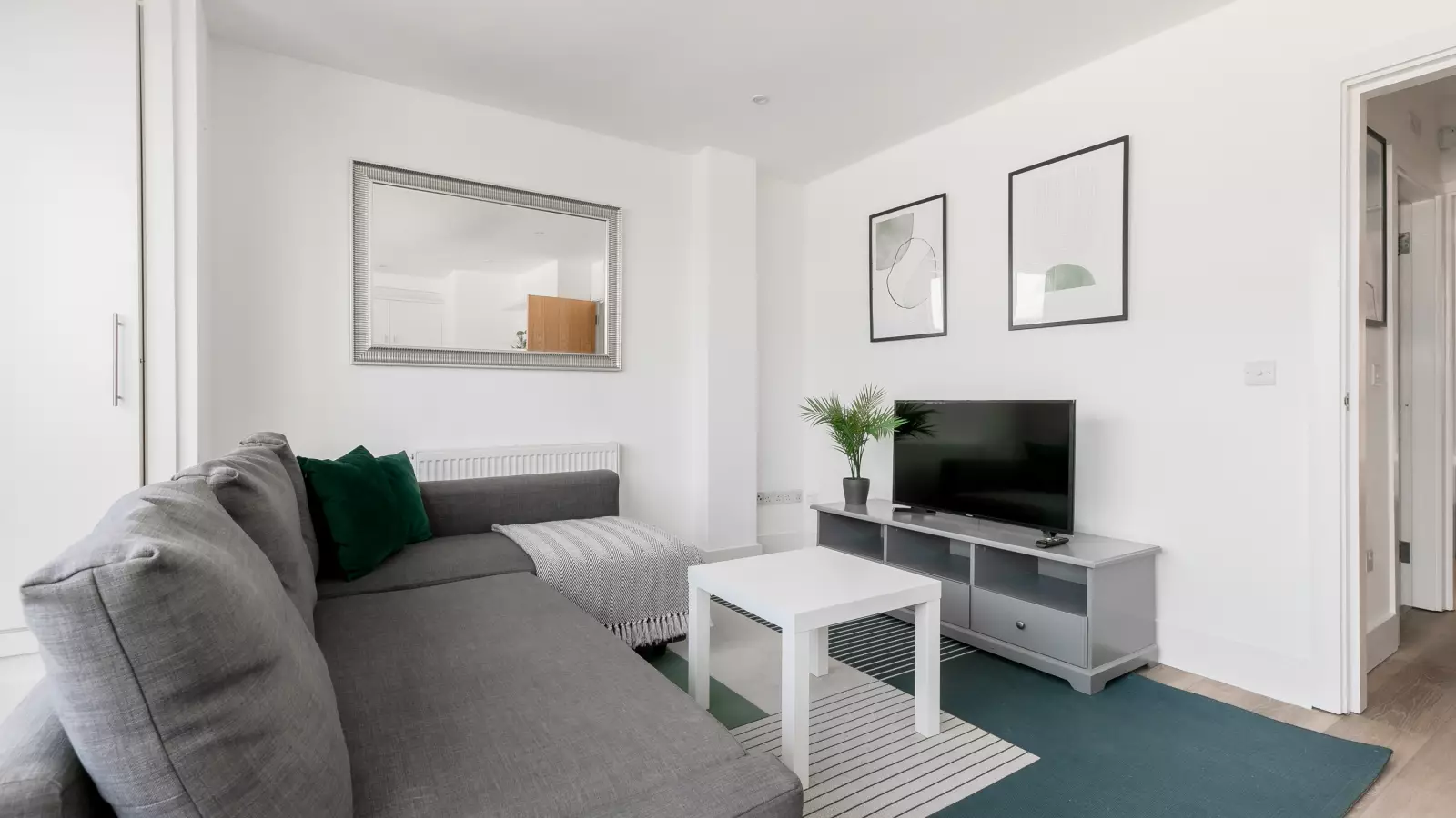 Flat Spear Mews in Greater London