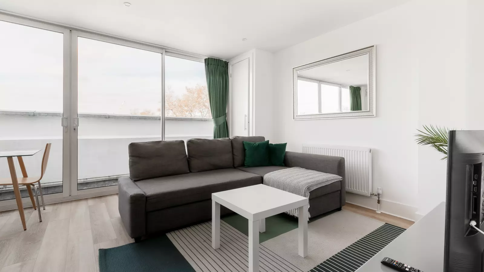 Flat Spear Mews in Greater London