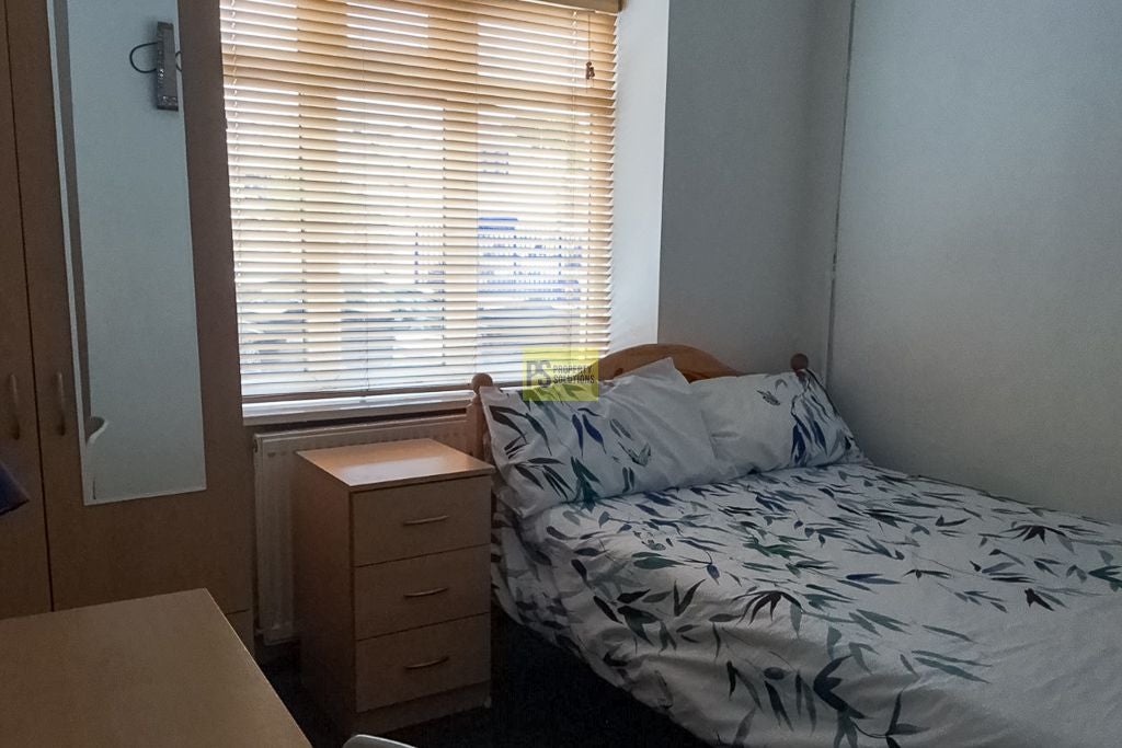 Flat Tiverton Road in Birmingham