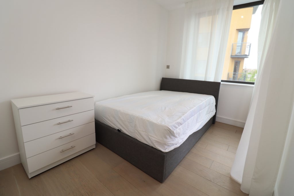 Room Globe Road in Greater London