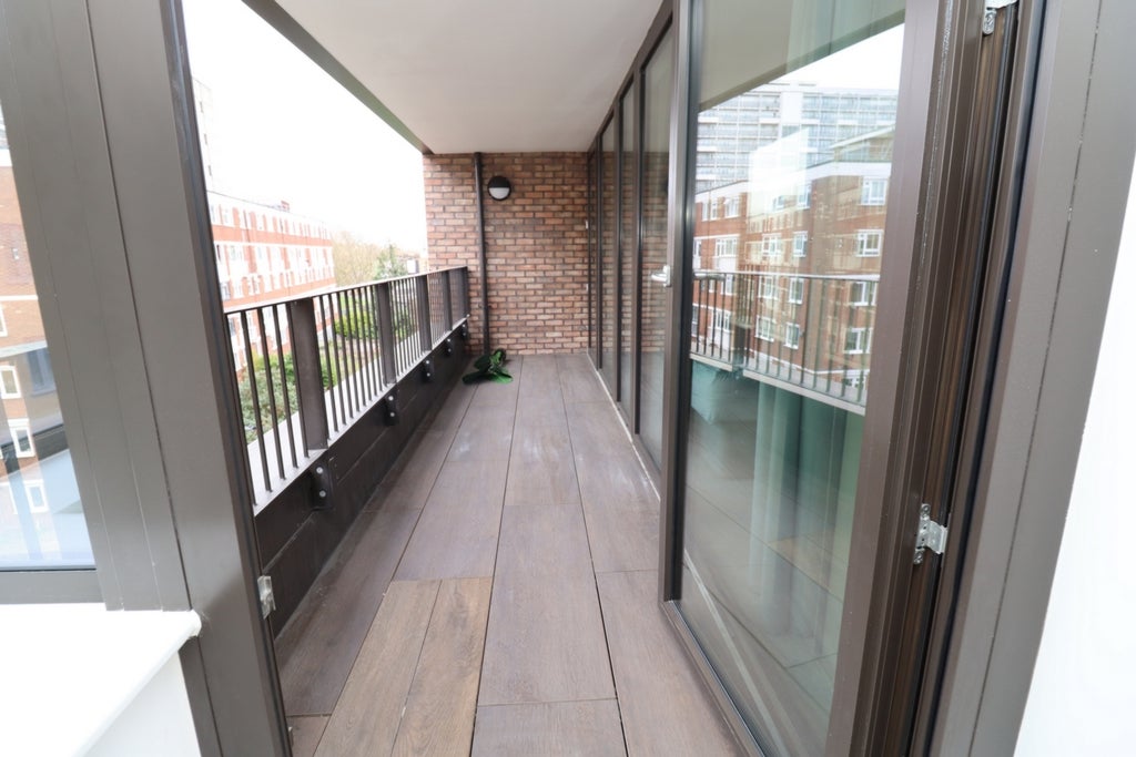 Room Globe Road in Greater London