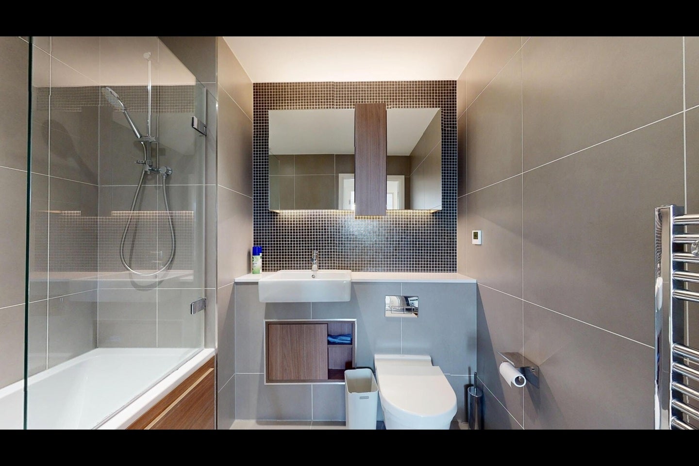 Flat Newnton Close in Greater London