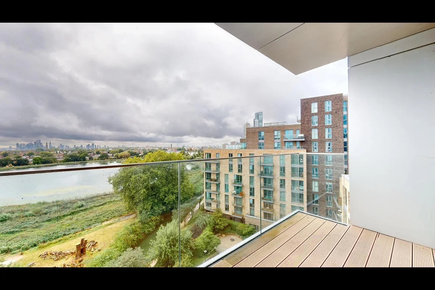 Flat Newnton Close in Greater London