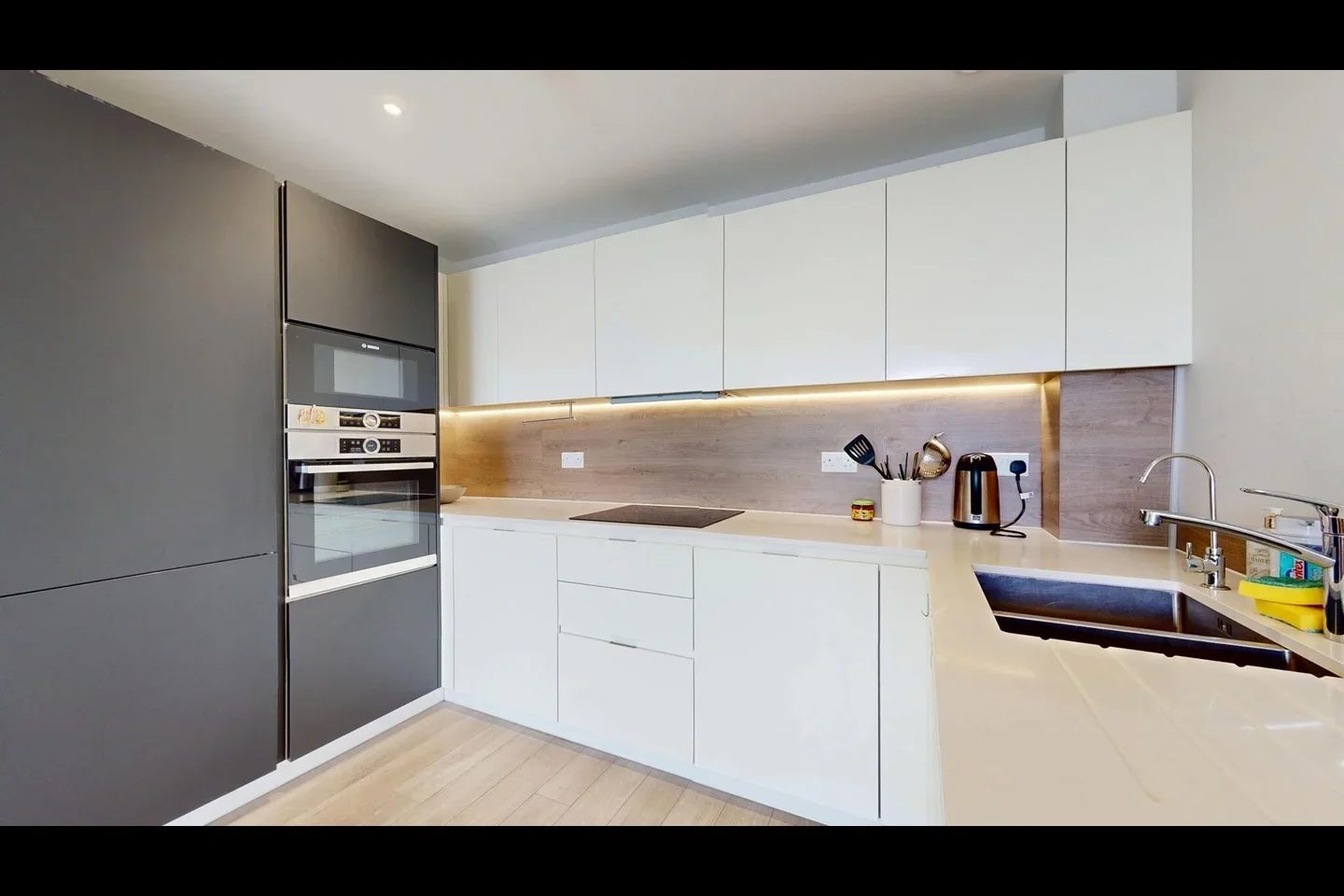 Flat Newnton Close in Greater London