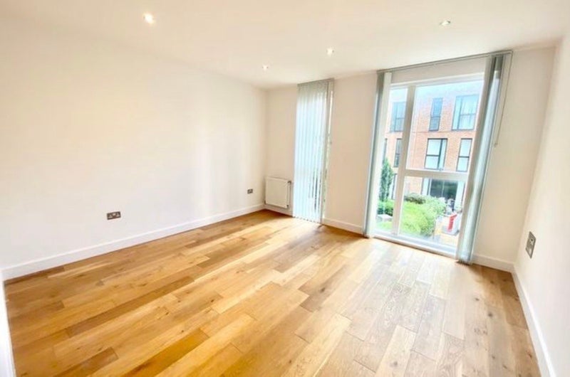 Room Whiston Road in Greater London