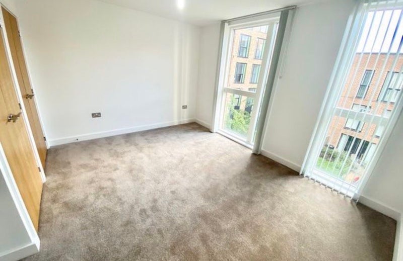 Room Whiston Road in Greater London