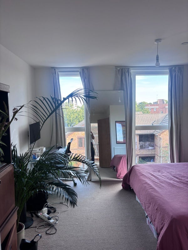 Room Whiston Road in Greater London