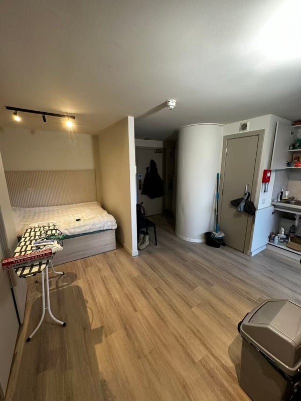 Room Gibson Street in Glasgow