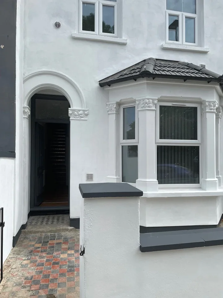 Room Layton Road in Greater London