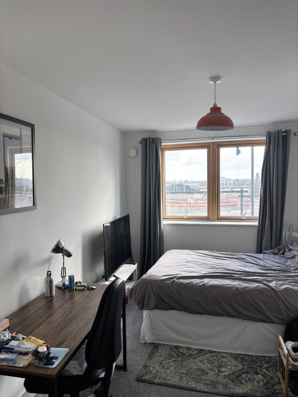 Room Mile End Road in Greater London