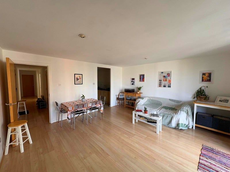 Room Branch Road in Greater London