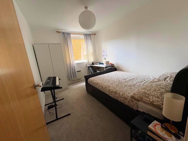 Room Branch Road in Greater London