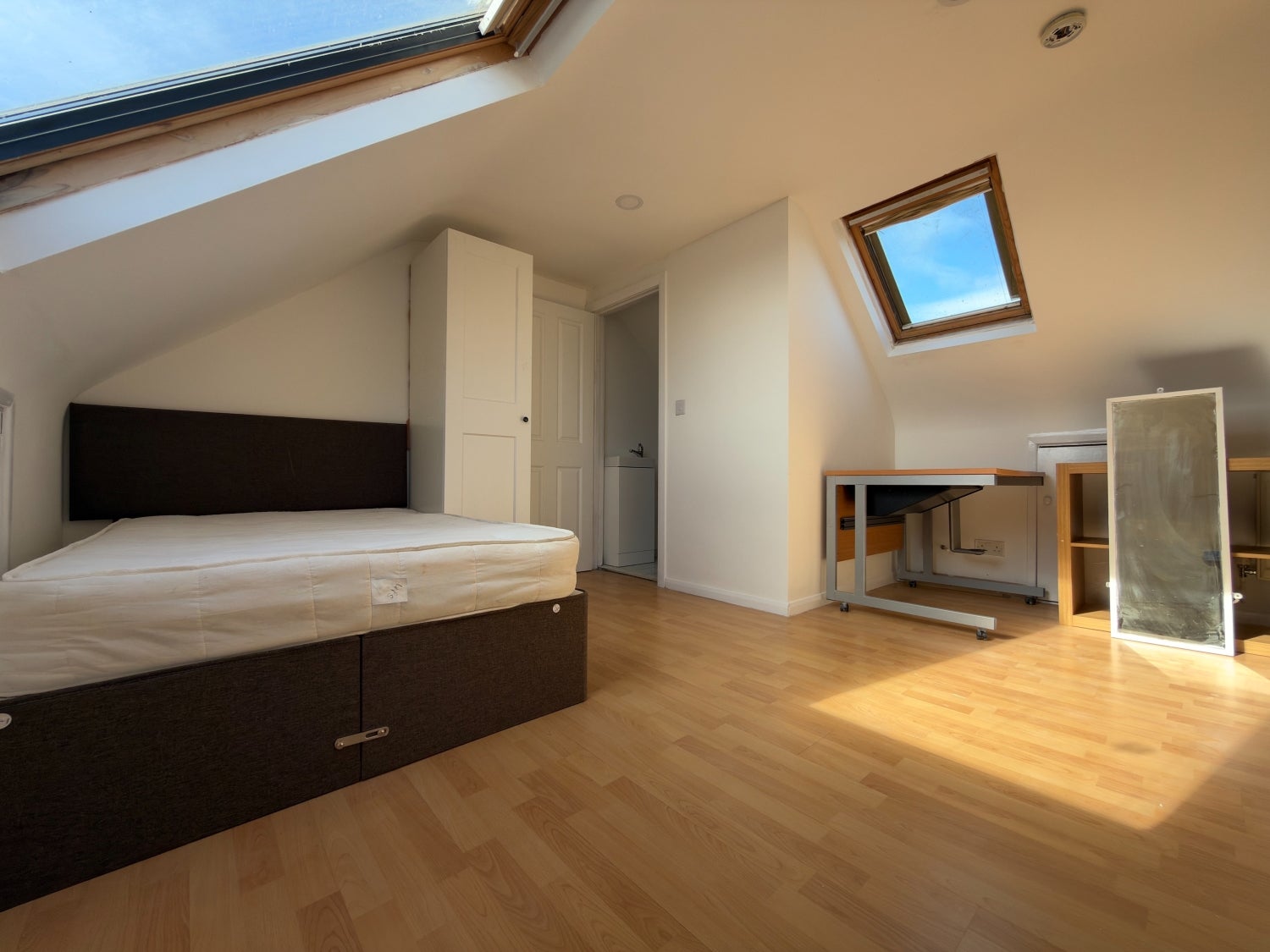 Room Harriet Street in Cardiff
