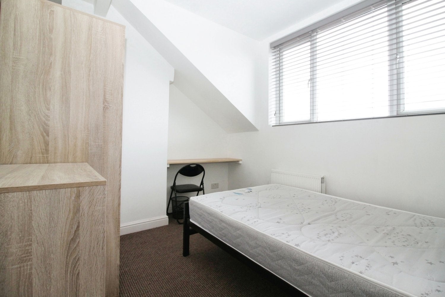 Room Trelawn Terrace in Leeds