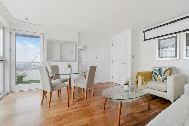 Flat Fairmont Avenue in Greater London