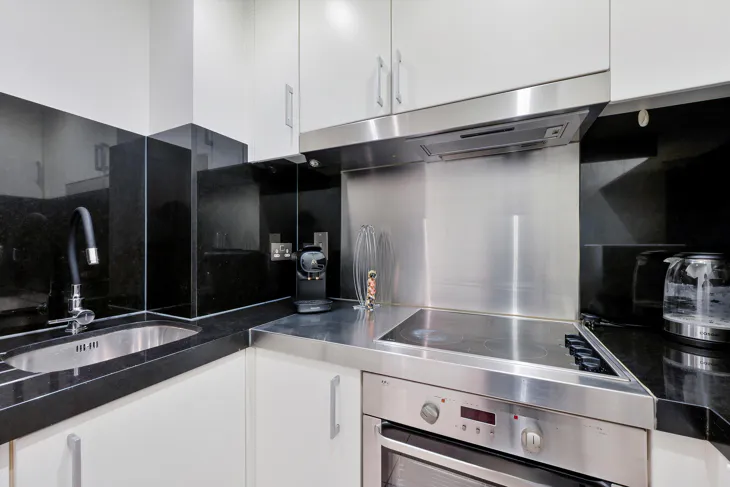Flat Fairmont Avenue in Greater London