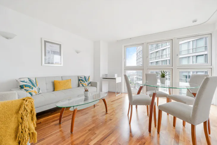Flat Fairmont Avenue in Greater London
