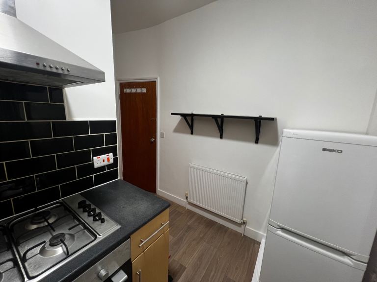 Flat Melbourne Road in Greater London