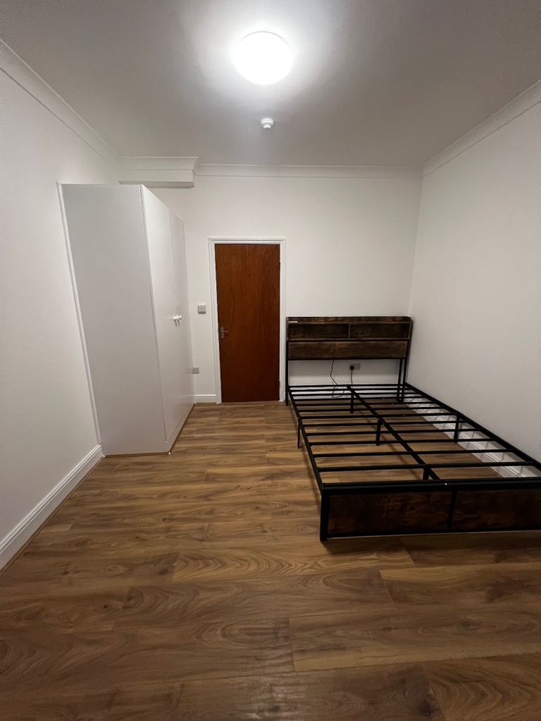 Flat Melbourne Road in Greater London
