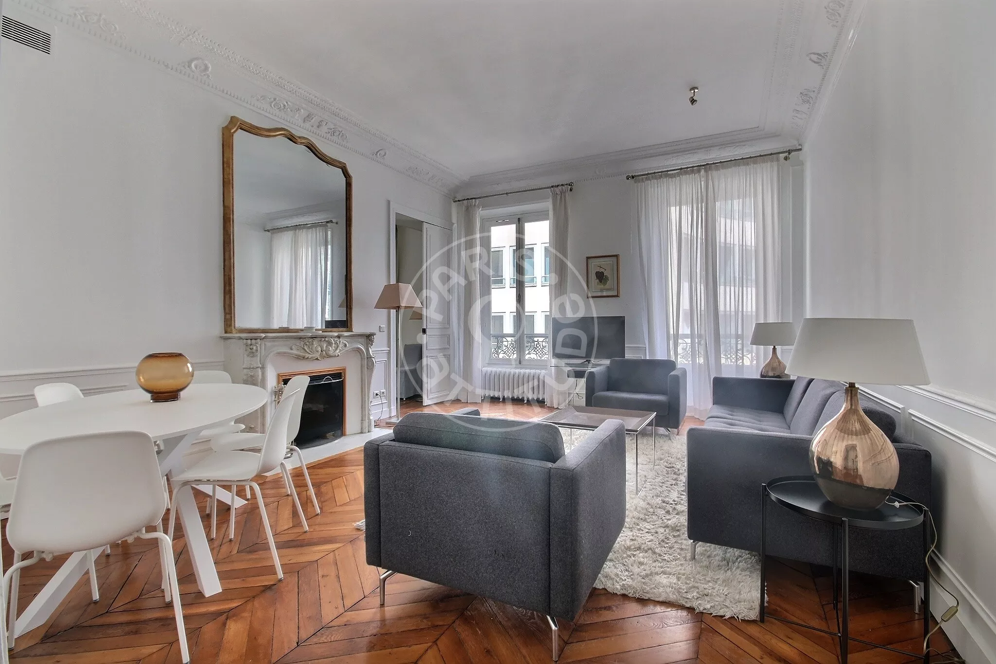 Flat Rue du Faubourg Saint-Honoré in Paris