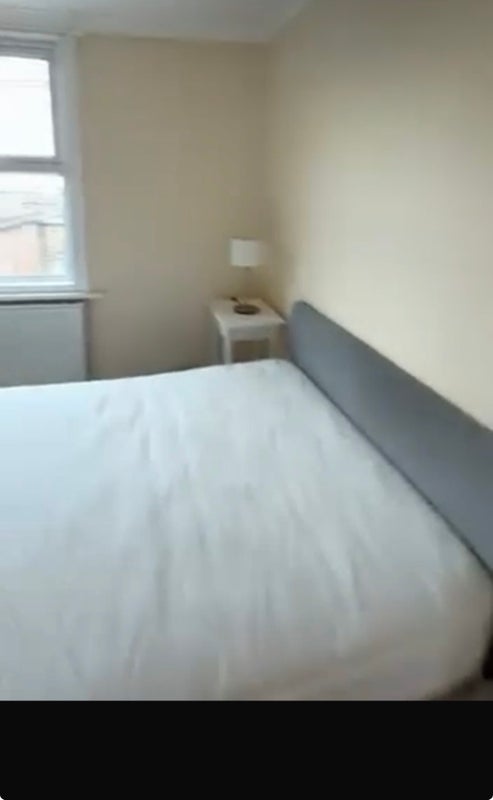 Flat Clapham High Street in Greater London