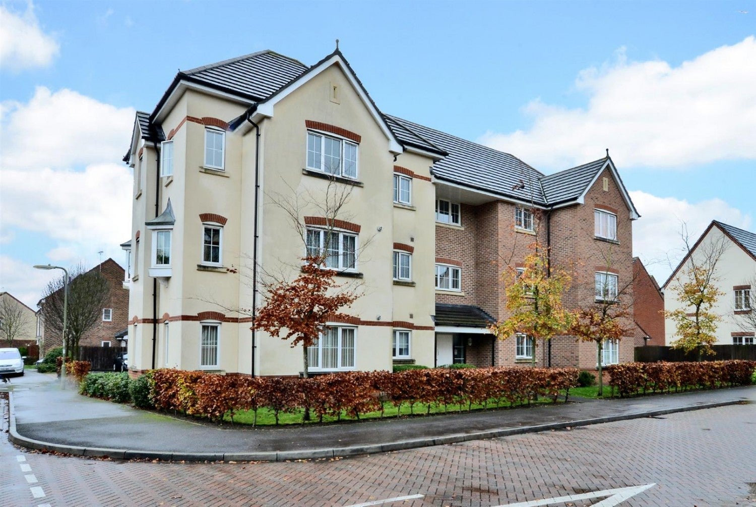 Flat Vixen Drive in Rushmoor