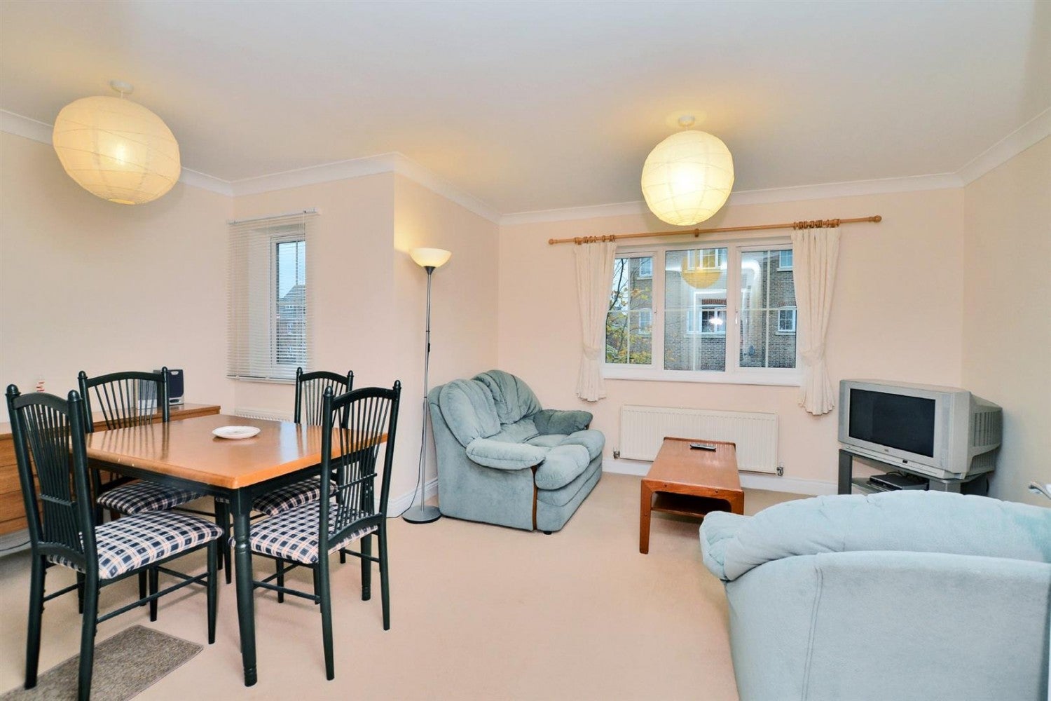 Flat Vixen Drive in Rushmoor