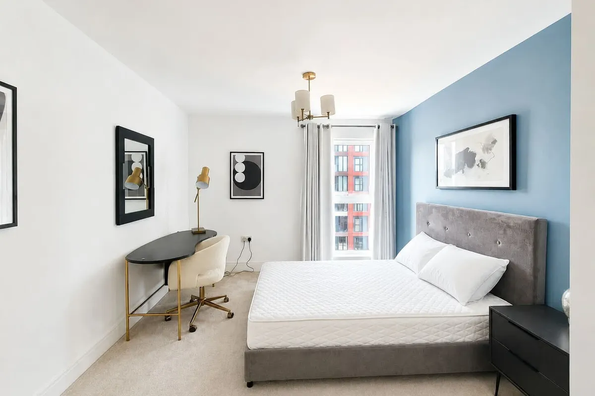Flat Meridian Way in Southampton