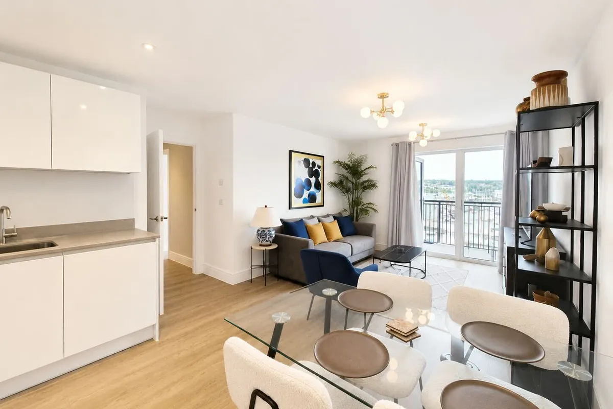 Flat Meridian Way in Southampton
