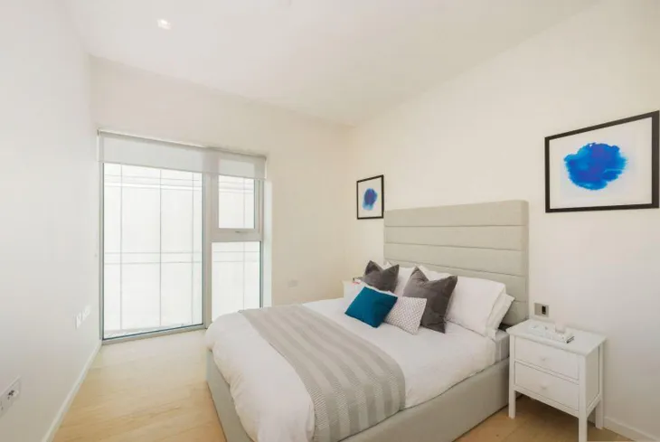 Flat Earl's Court Square in Greater London
