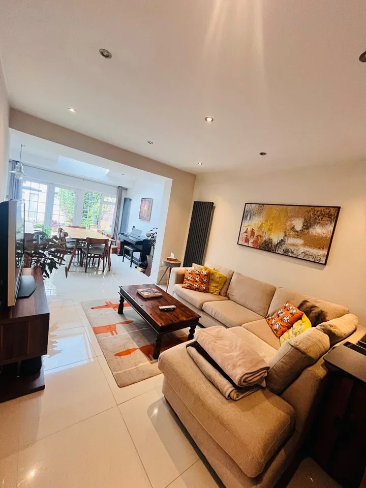 Flat Grampian Gardens in Greater London