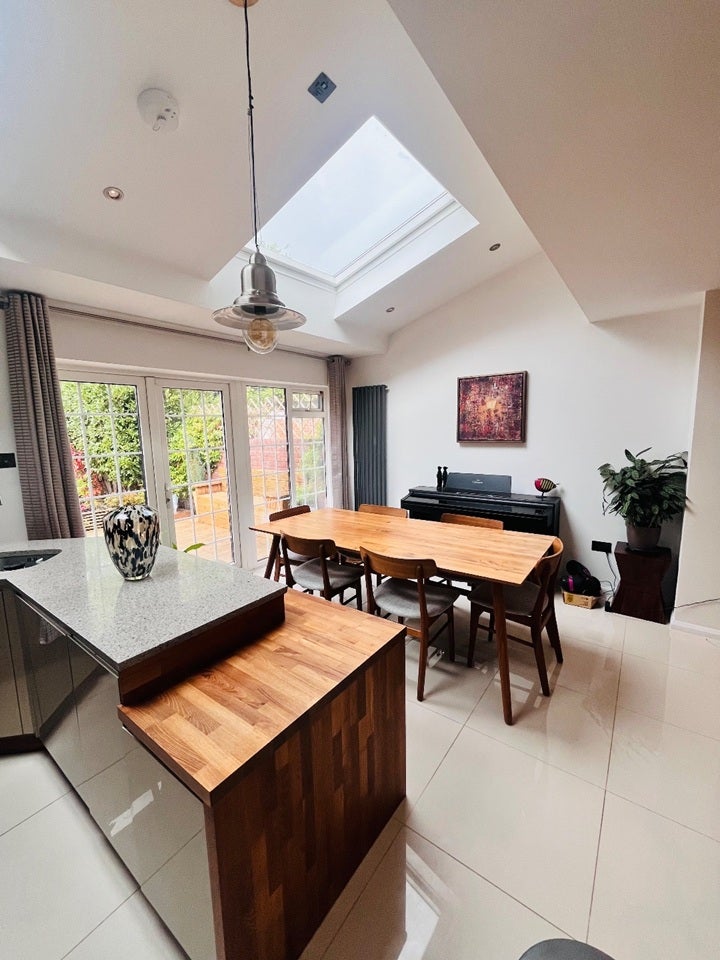 Flat Grampian Gardens in Greater London