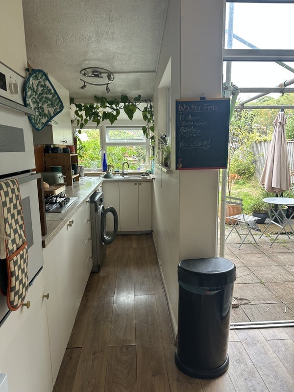 Room Heyford Avenue in Bristol