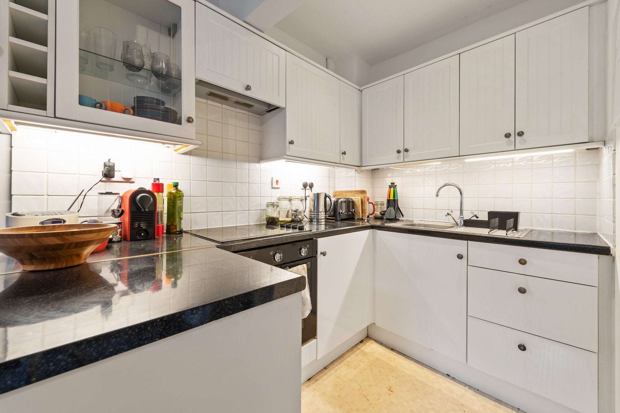 Flat Brackenbury Road in Greater London