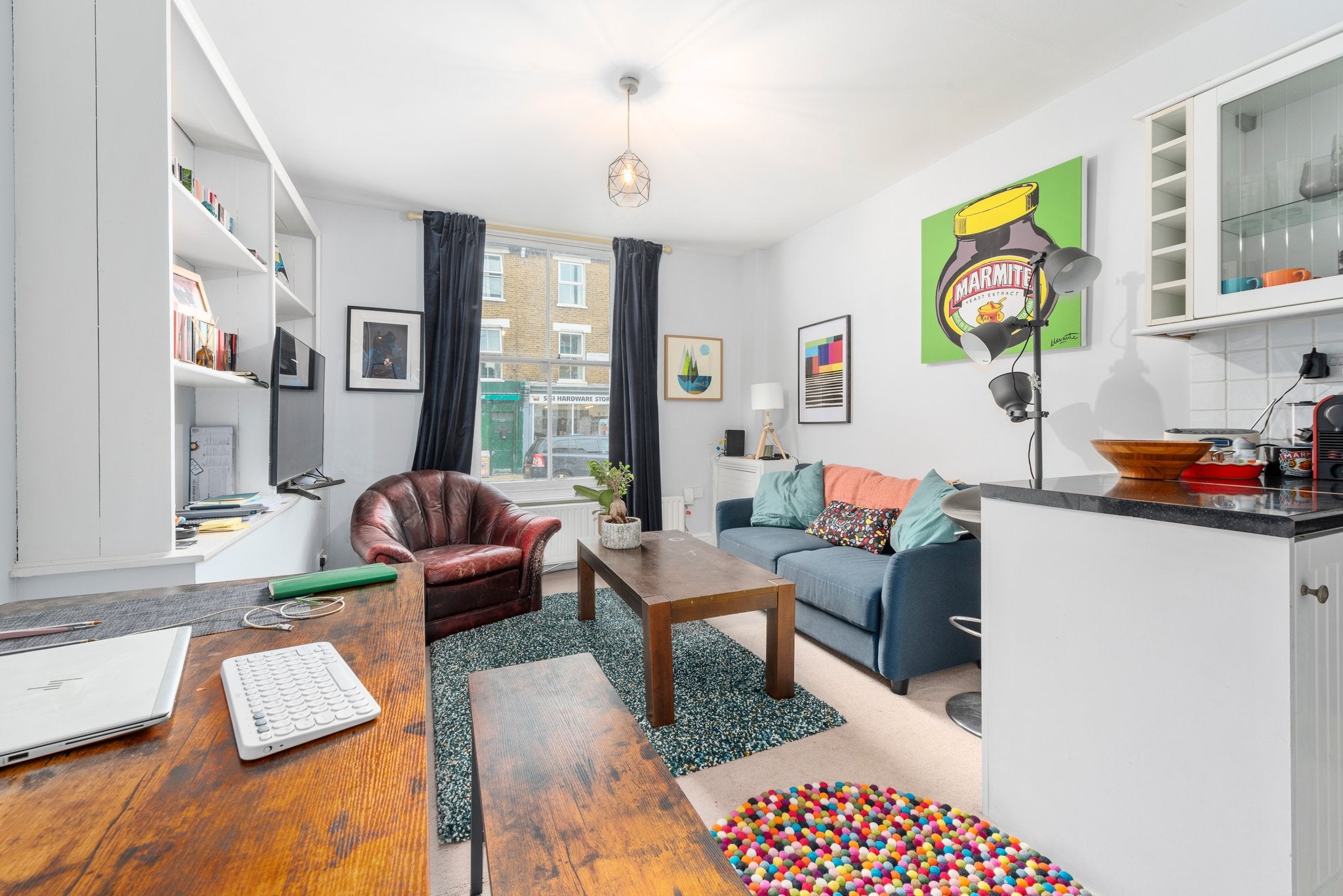 Flat Brackenbury Road in Greater London