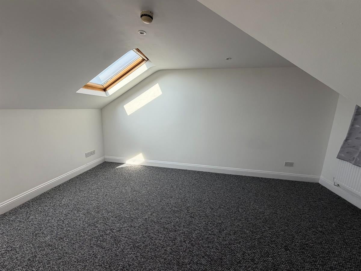 Flat Ashgrove Road in Greater London