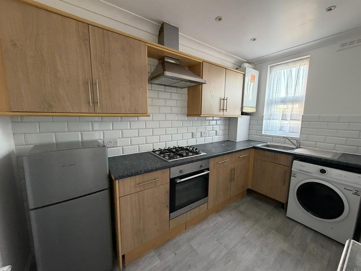 Flat Ashgrove Road in Greater London