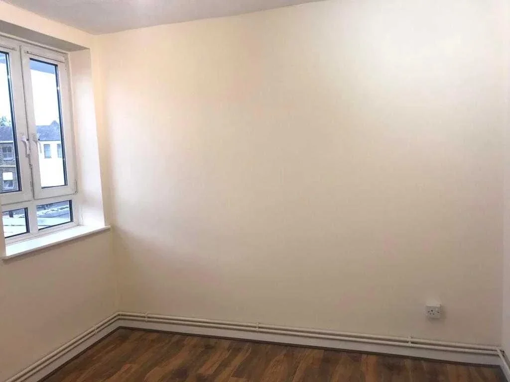 Room North End Road in Greater London