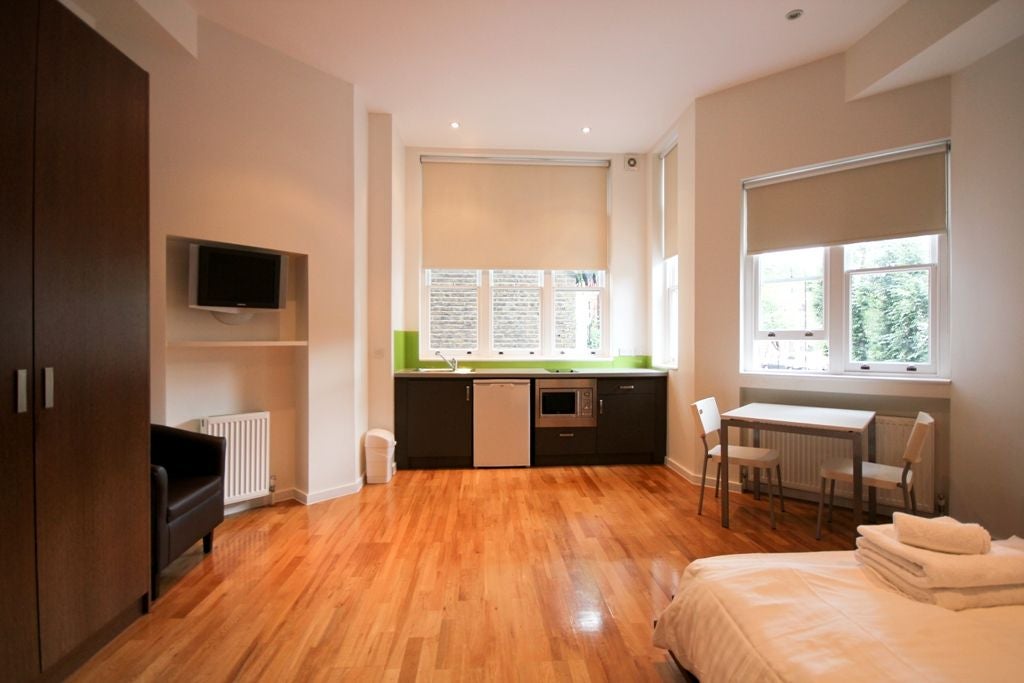 Flat Holland Park Avenue in Greater London
