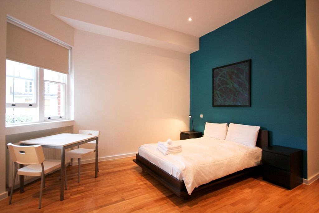 Flat Holland Park Avenue in Greater London