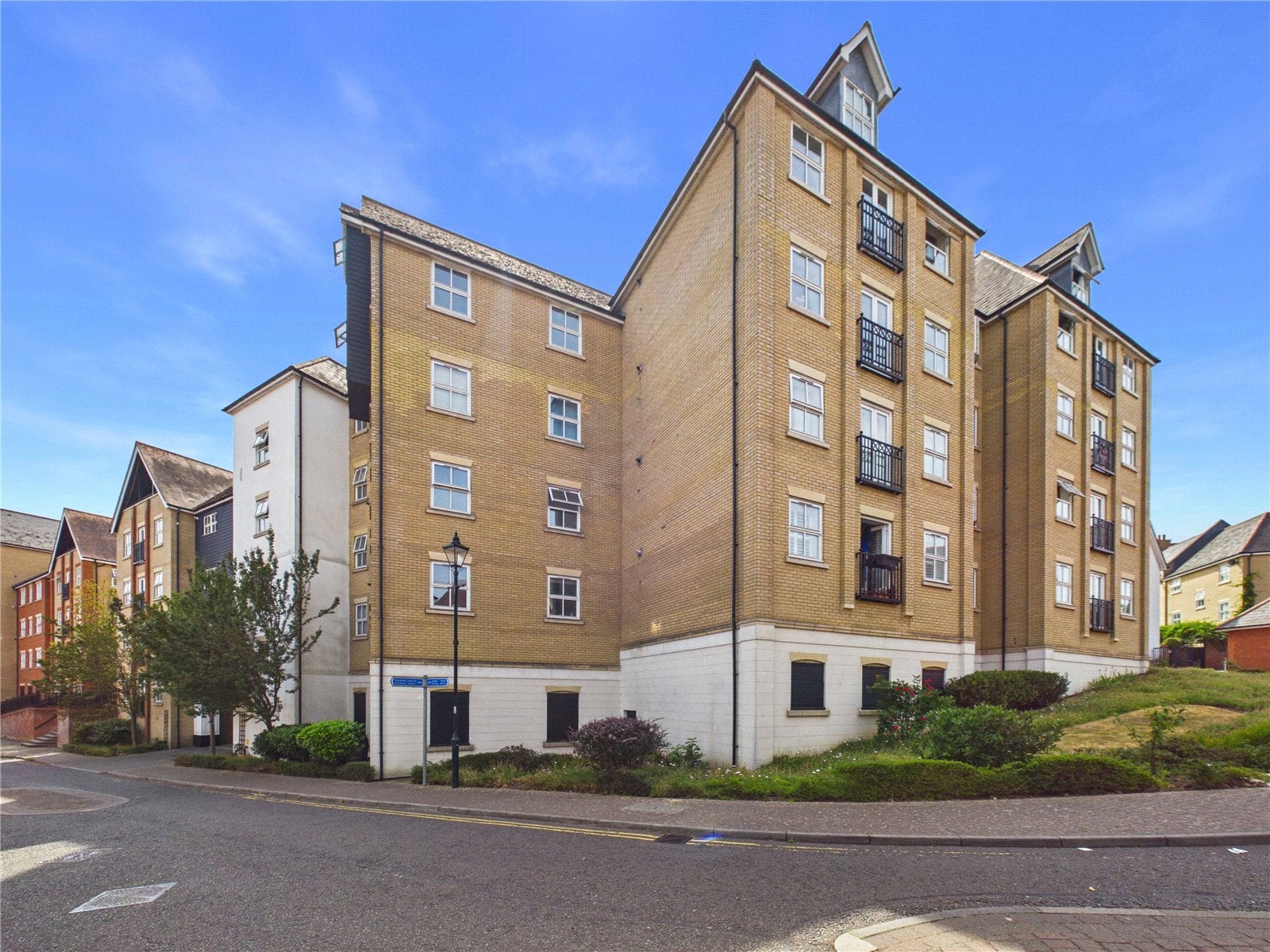 Flat Henry Laver Court in Colchester