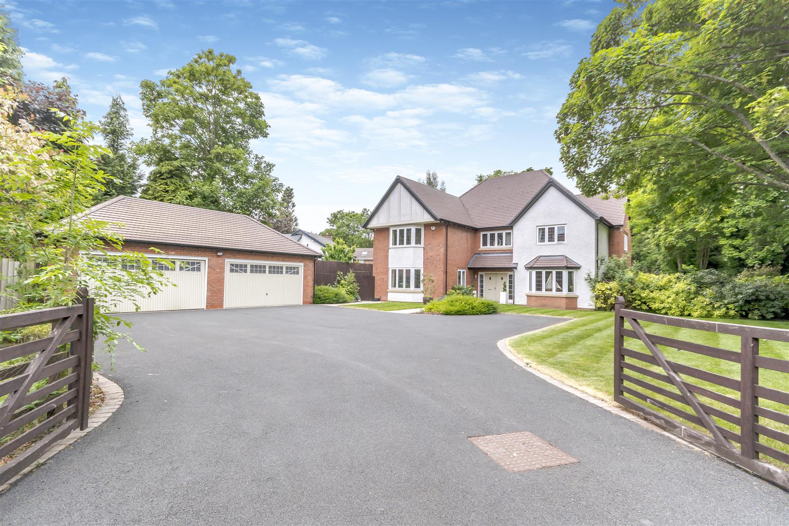 House Keepers Road in Shenstone
