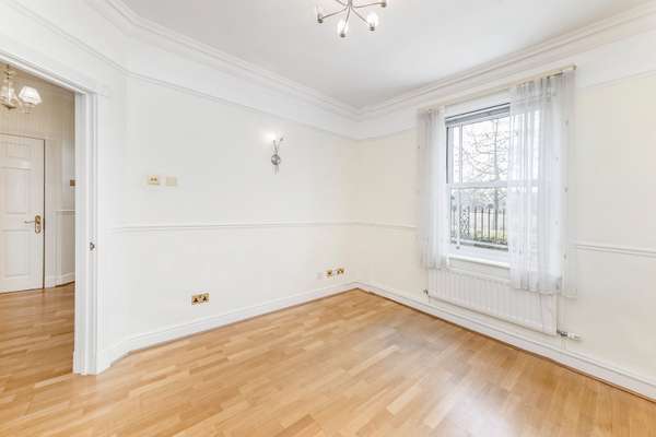 House Wyatt Drive in Greater London