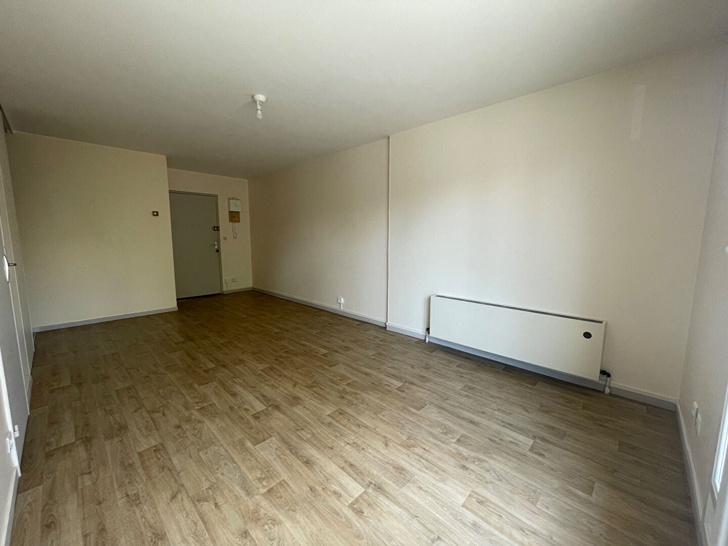 Flat Boulevard Charles de Gaulle in Saint-Cyr-sur-Loire