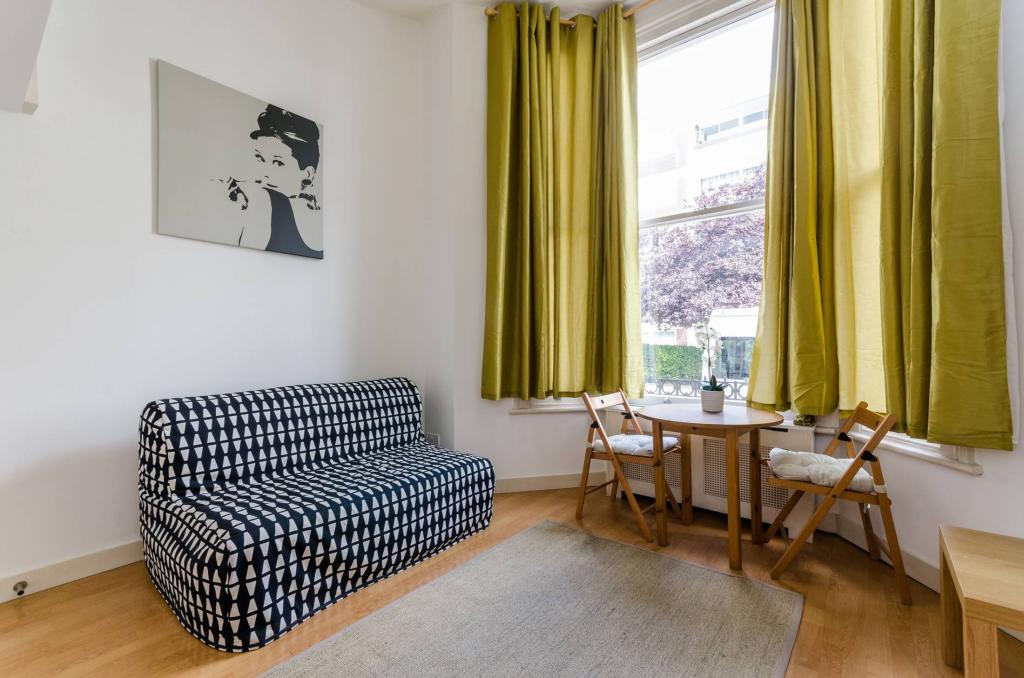 Flat Fairholme Road in Greater London