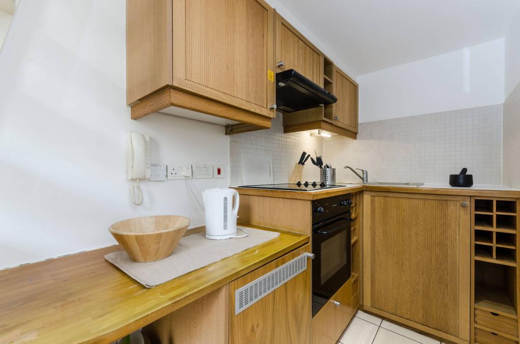 Flat Fairholme Road in Greater London