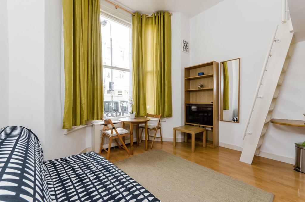 Flat Fairholme Road in Greater London
