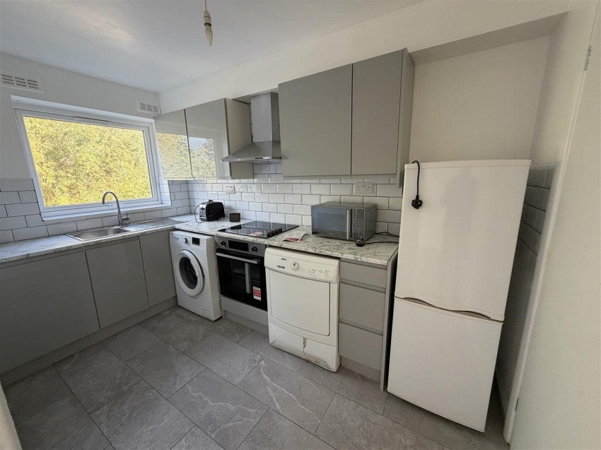 Flat Oakley Close in Greater London