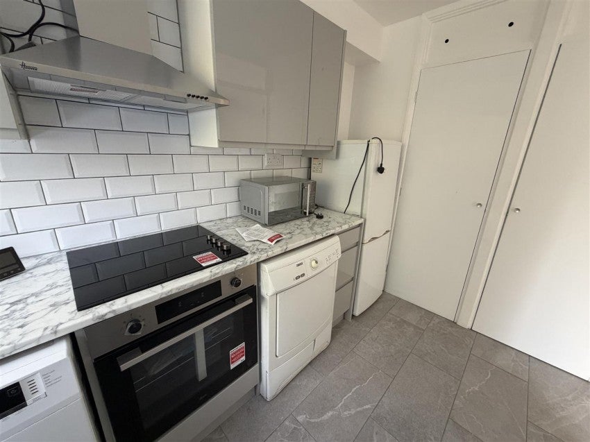 Flat Oakley Close in Greater London
